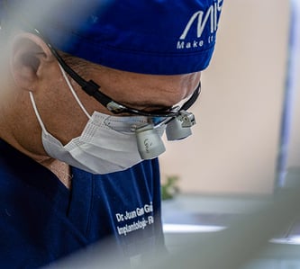img_guiloff_cirujano_dentista_trabajando